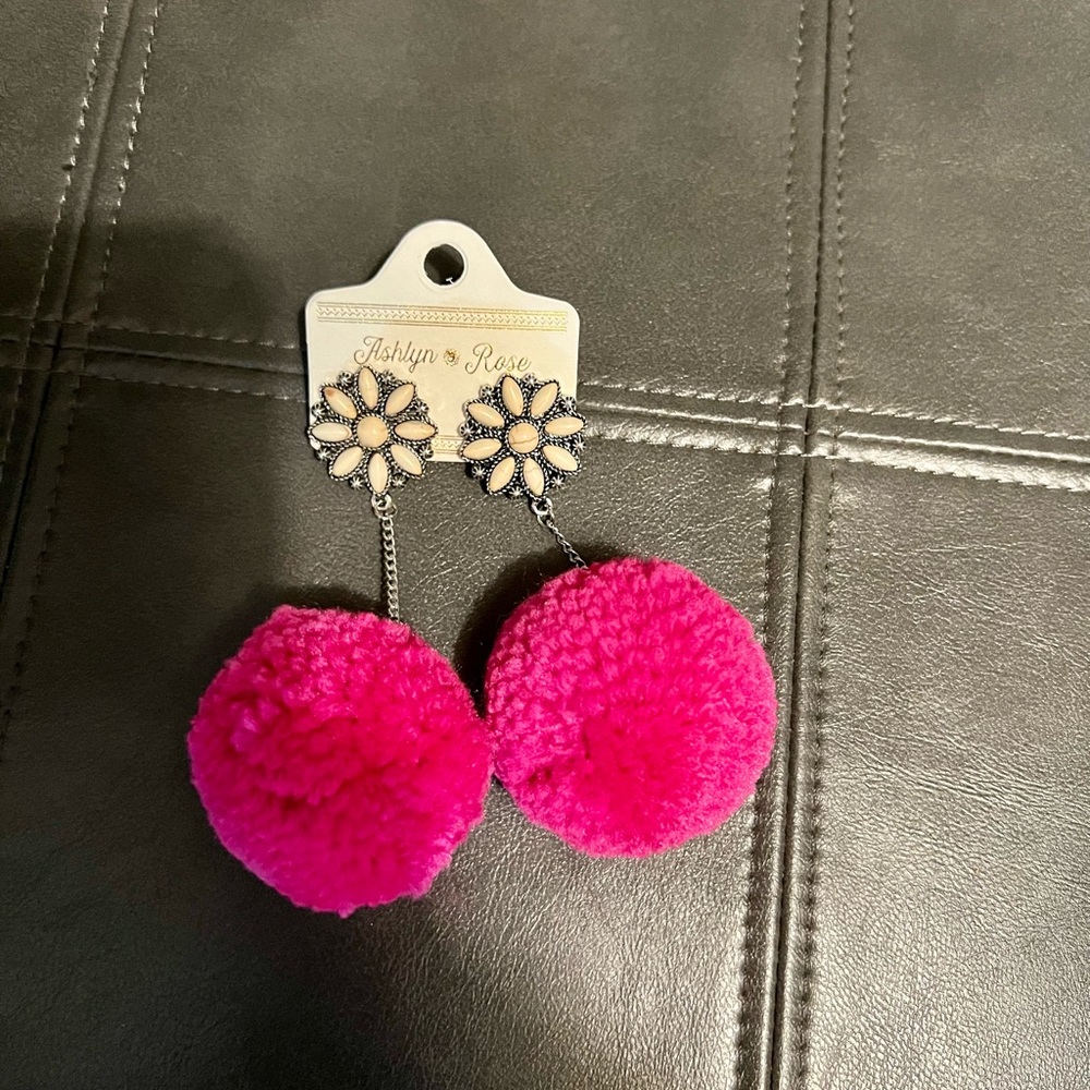 Pom Pom earrings